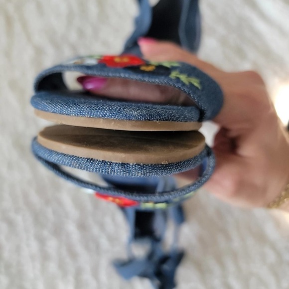 KENNETH COLE REACTION Denim Embroidered Heels Size 6.5 - Picture 9 of 10